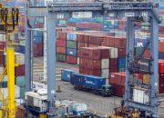 Surplus Dagang dengan AS Naik di Tengah Dinamika Tarif Trump, Defisit ke China Melebar