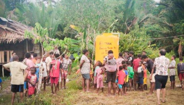 Shandy Purnamasari dan Brand Ambassador MSGLOW Bantu Sumur Air Bersih di Papua