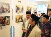 Pameran Foto Haji 2025, Menag Puji Kinerja Petugas PPIH