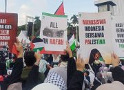 Ribuan Warga Padati Monas dalam Aksi Damai Bela Palestina, Suarakan ‘Free Palestine’