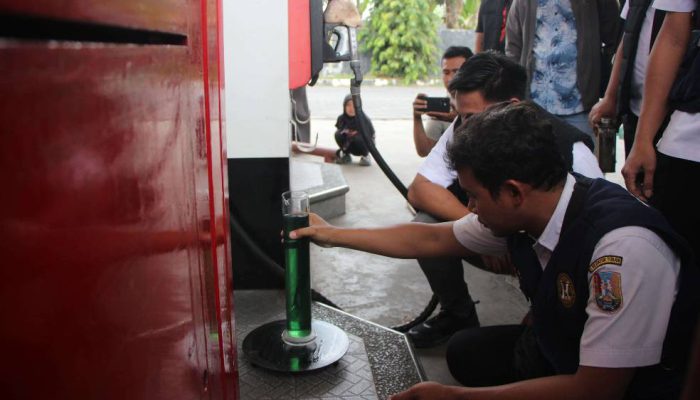 Polres Tuban dan Diskopumdag Sidak SPBU, Pastikan Kualitas Pertalite Aman