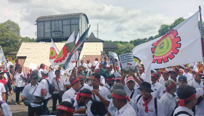 Ratusan Pekerja PTPN Datangi Kantor Bupati, Pemkab Janji Tindak Lanjut