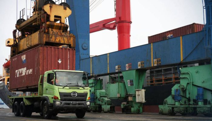 Transformasi Operasional Dongkrak Arus Peti Kemas TPK Ternate di 2025