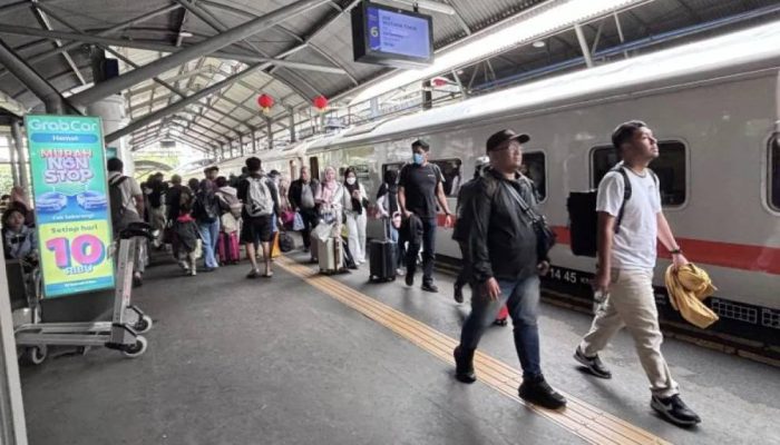 Imlek 2026: 42.668 Pelanggan Padati Kereta Api Wilayah Daop 8 Surabaya