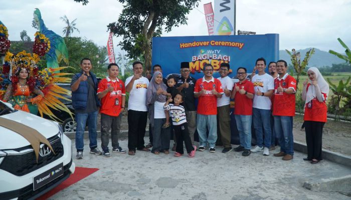 Kolaborasi Telkomsel dan WeTV, Dua Pelanggan di Jatim Dapat Hadiah Mobil