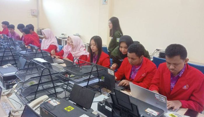 Mahasiswa FEB Undika Kenalkan Bisnis Digital ke SMK Ketintang Surabaya, Upaya Menutup Jurang Keterampilan di Era Ekonomi Digital