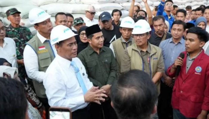 Menteri Pertanian Sidak ke Gudang Bulog Banjarkemantren Sidoarjo, Ini Temuannya