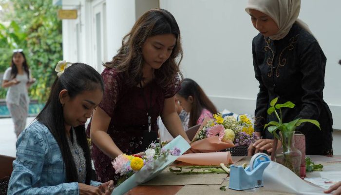 Zestien Patisserie Kolaborasi dengan Laurel Bouquet, Ajak Perempuan Makin Kreatif
