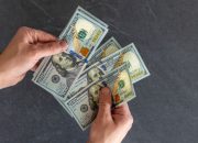 Pakar Perbankan Unair Bagikan Strategi Menghadapi Pelemahan Rupiah