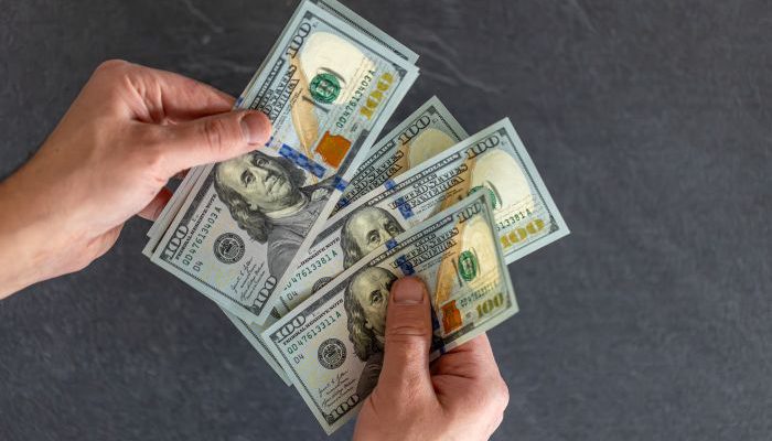 Pakar Perbankan Unair Bagikan Strategi Menghadapi Pelemahan Rupiah