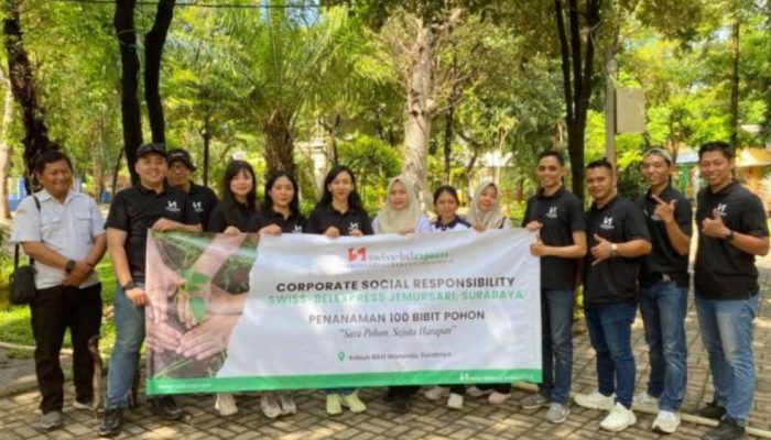 Perkuat Komitmen Lingkungan, Swiss-Belexpress Jemursari Surabaya Tanam 100 Pohon di Kebun Bibit Wonorejo