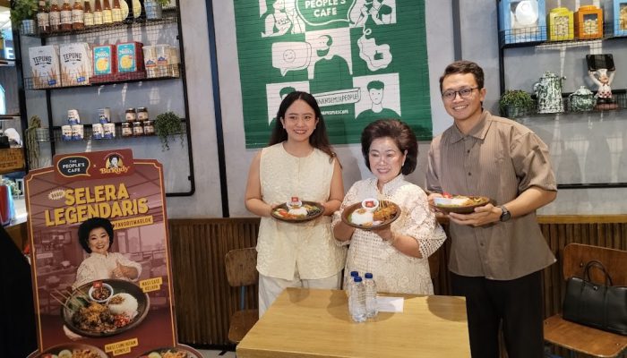 Kolaborasi dengan Bu Rudy, The People’s Cafe Boyong Menu Warlok Surabaya Keliling Indonesia