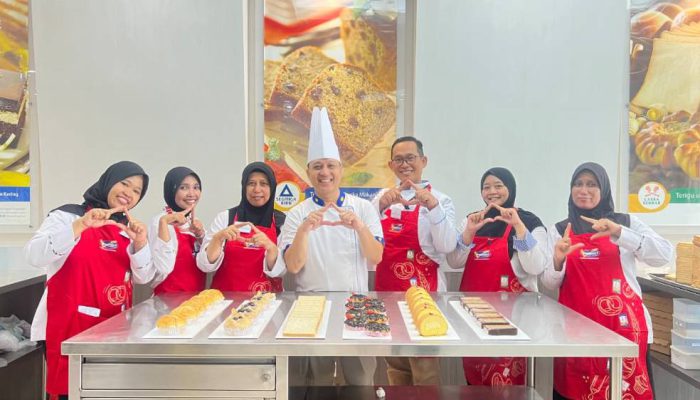 Bogasari Baking Center Bekali Guru SMKN 3 Kediri dengan Tren Bakery Berbasis Pangan Lokal