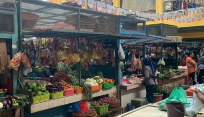 Pasar Soponyono Rungkut Sepi Pembeli, Omzet Pedagang Turun hingga 50 Persen