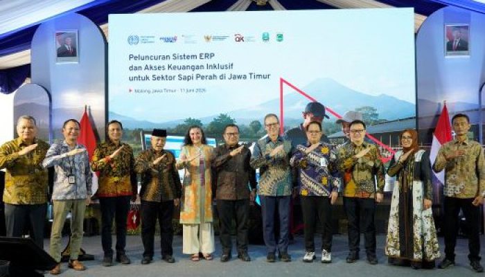OJK Jatim Perkuat Ekosistem Susu Sapi Perah lewat Program Pengembangan Ekonomi Daerah