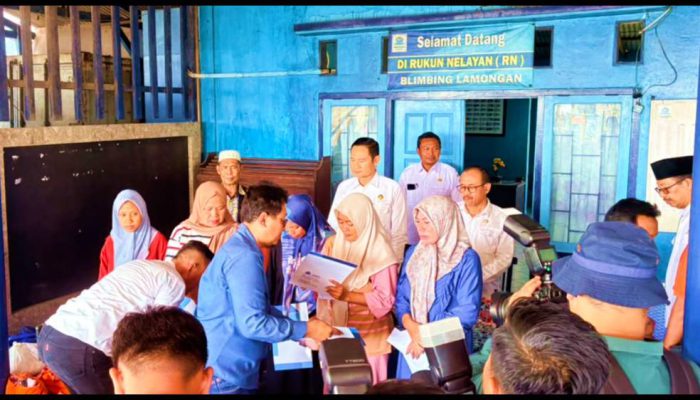 DPL Peduli Salurkan Bantuan bagi Keluarga Nelayan Korban Hilangnya KMN Entok di Lamongan