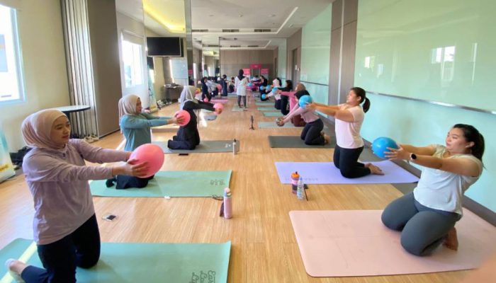 Swiss-Belexpress Jemursari Surabaya Ajak Masyarakat Terapkan Gaya Hidup Sehat lewat Afternoon Mat Pilates
