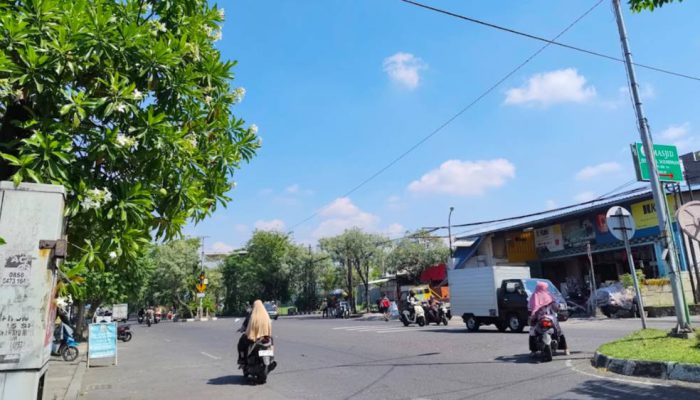 Cuaca Surabaya Hari Ini Diprediksi Cerah Berawan, Panas Bisa Tembus 31 Derajat