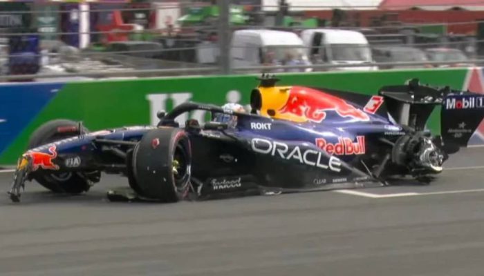 Terlalu Cepat Buka Akselerasi, Verstappen Gagal Finis di GP Belanda