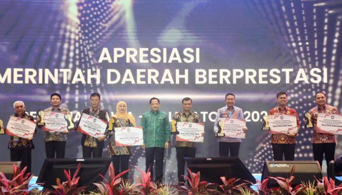 Jawa Timur Borong Penghargaan Pemda Berprestasi dari Kemendagri