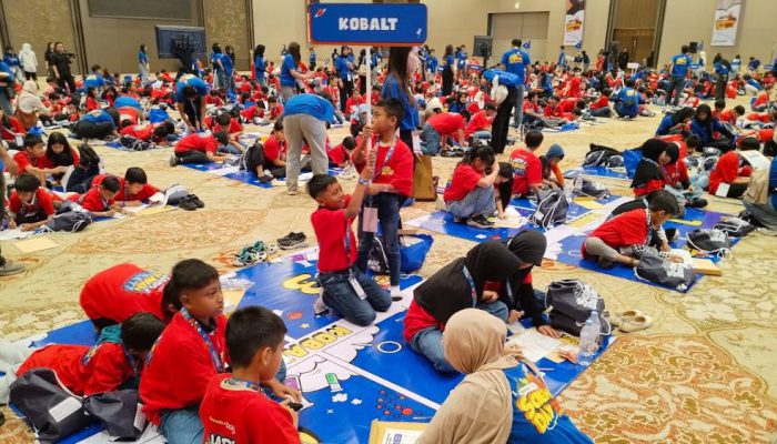 Ratusan Murid SD Diajak Mengeksplorasi Dunia Sains di Gramedia Science Day 2026 Surabaya