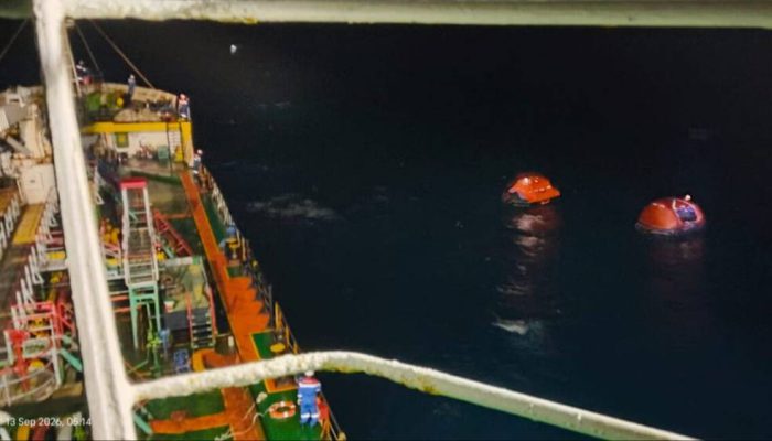 Kapal Pertamina Patra Niaga Selamatkan 16 Korban KMP Virgo Transport 8