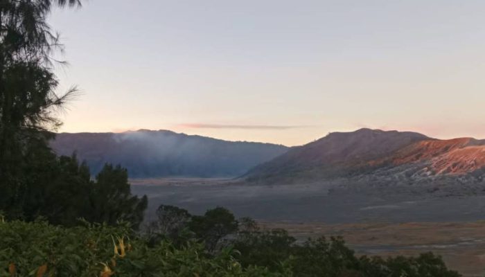 Maih Ada Titik Api, Kebakaran Bromo Terus Dipantau