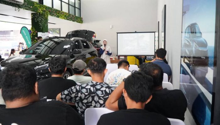Haka Auto Ajak Komunitas Rasakan Efisiensi BBM BYD M6 DM dan Keunggulan Teknologi V2L BYD di Makassar dan Madiun