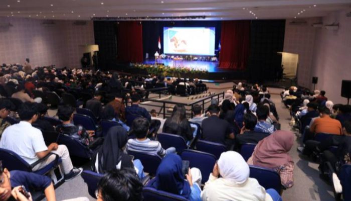 LPS Bagi Prinsip Sederhana Kelola Keuangan kepada Ratusan Mahasiswa Unesa