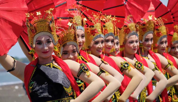 Gandrung Sewu 2026 Tampil Glow in the Dark, 1.300 Penari Siap Terangi Malam Banyuwangi