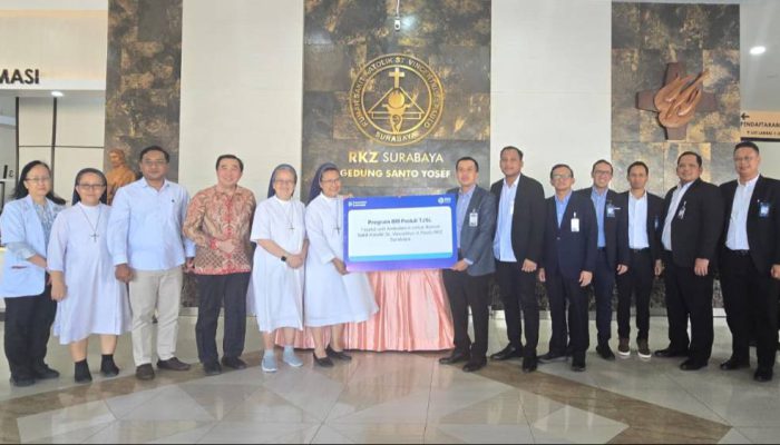 Dukung Pelayanan Kesehatan, BRI Region 12 Surabaya Berikan Ambulans untuk RKZ